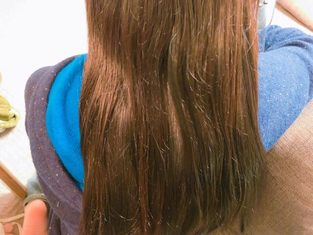 グリーンティーアロマドライオイルを使用した髪の毛の写真