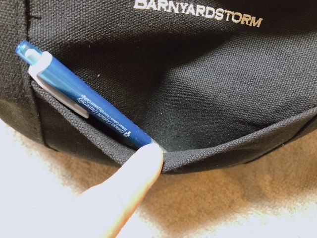 バンヤードストーム2waybag表のポケット部分の写真