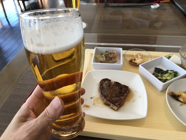 鶴雅ビュッフェダイニングで飲んだビールの写真